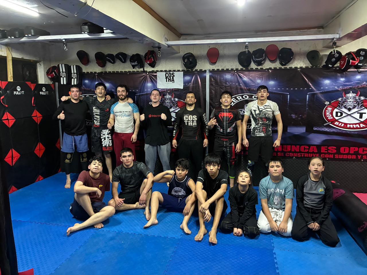 Jiu jitsu y MMA coyhaique , entrenando